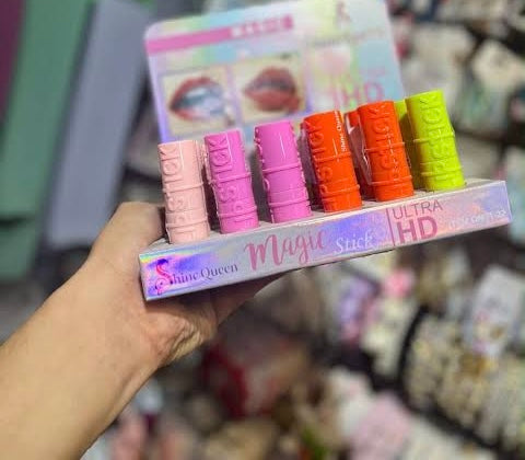 Shine queen magic lip palm الوان