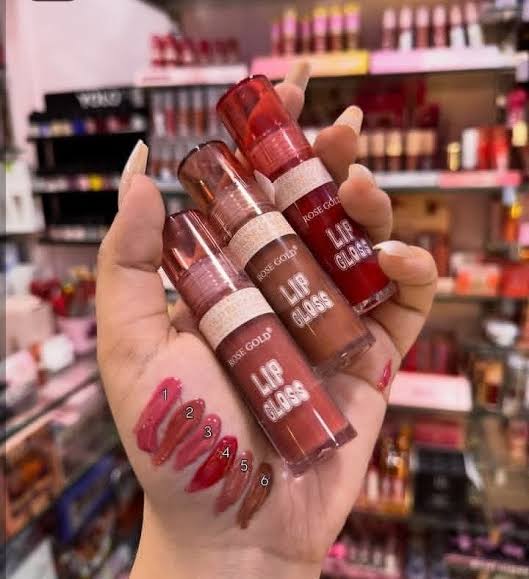 Rose gold plump lip gloss درجات